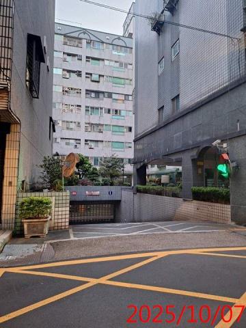 新北板橋拍賣華廈-5