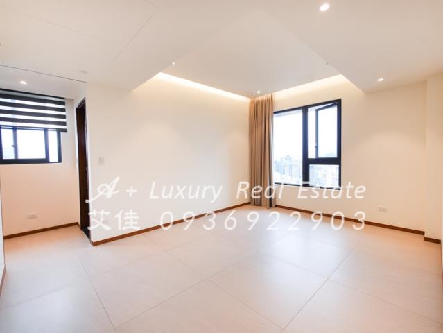 雍居仁愛