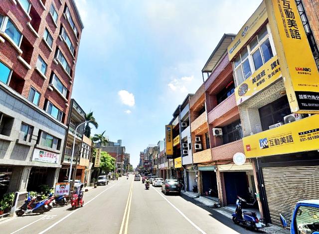 竹南中正路透天店面
