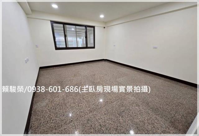 中壢體育園區一樓電梯