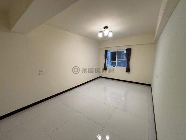 高雄新興區大樓-6