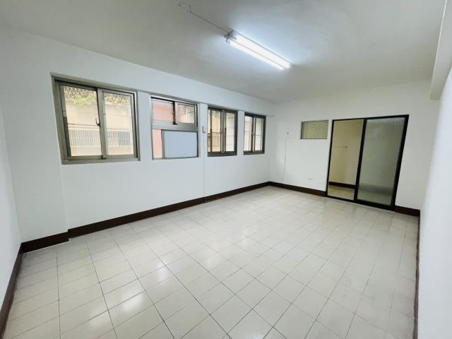 高雄新興區公寓-7