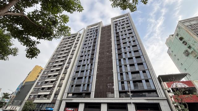 高雄新興區大樓-13