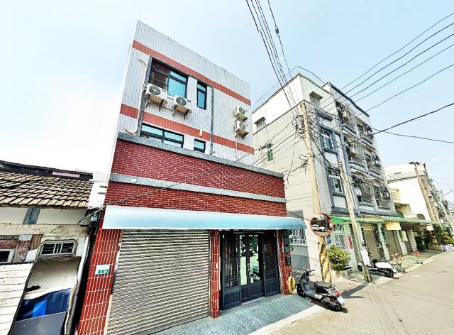 民雄鄉長榮街邊間透天