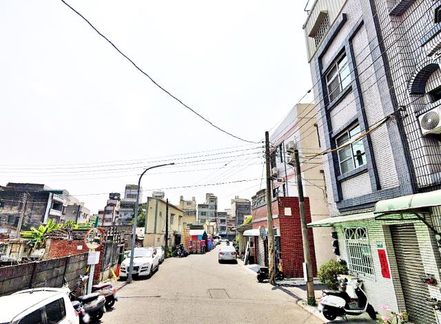 民雄鄉長榮街邊間透天