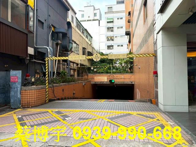 麥克阿瑟計劃大廈法拍