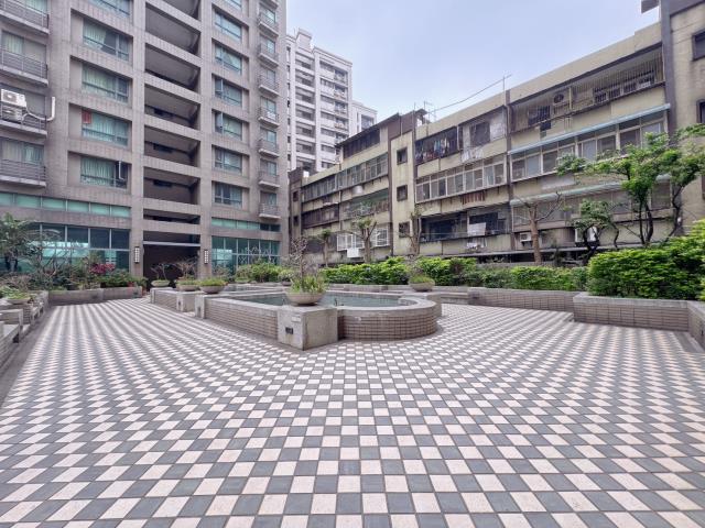 中壢戀戀歐洲4房車位