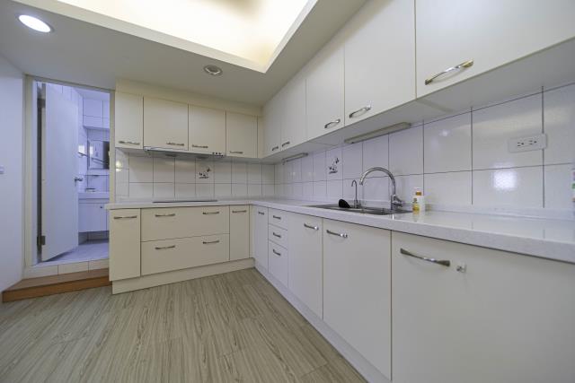 高雄新興區大樓-4