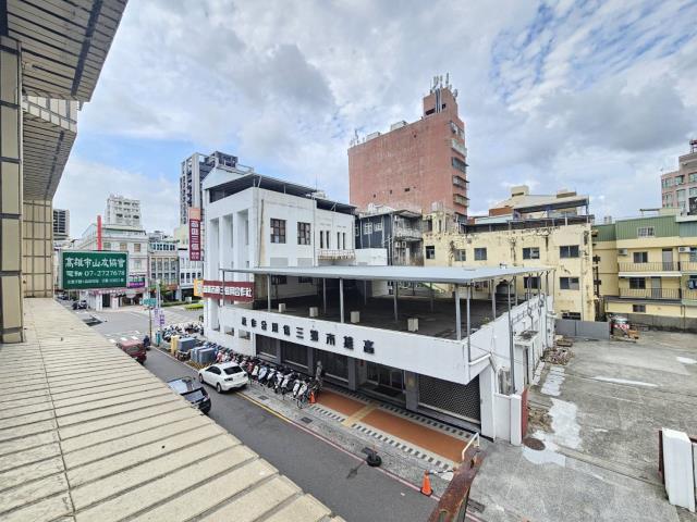 高雄新興區公寓-9