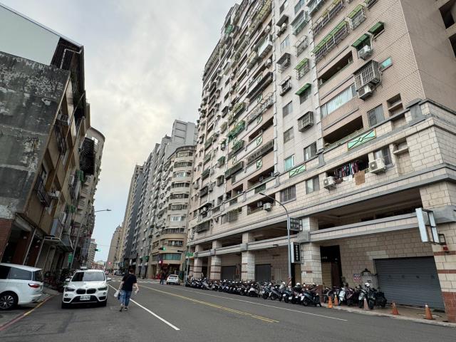 高雄左營法拍大樓-9