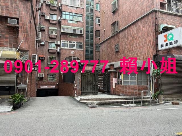 東區法拍華廈-8