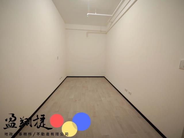 高雄新興區大樓-3