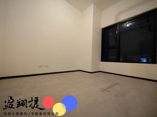 高雄新興區大樓-4