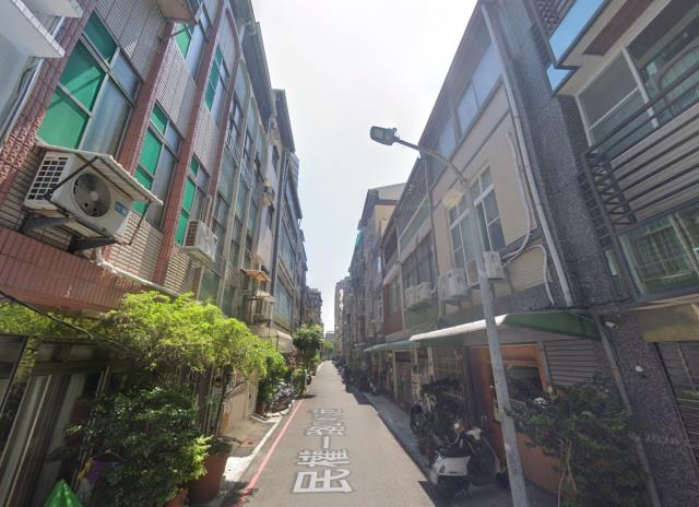 高雄新興區拍賣透天-4